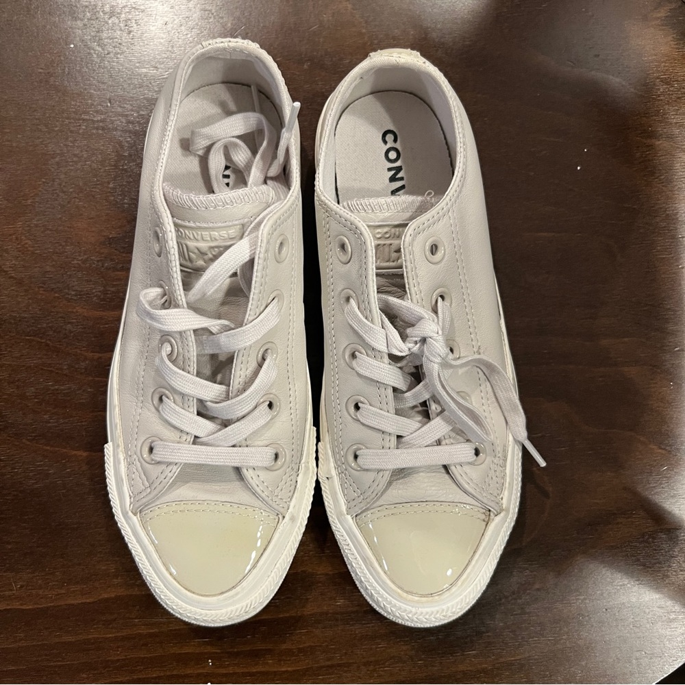 Unisex Grey Converse Low Top Sneakers (Size 6)